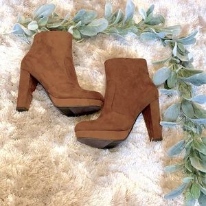 Rustic Brown Heel Booties✨